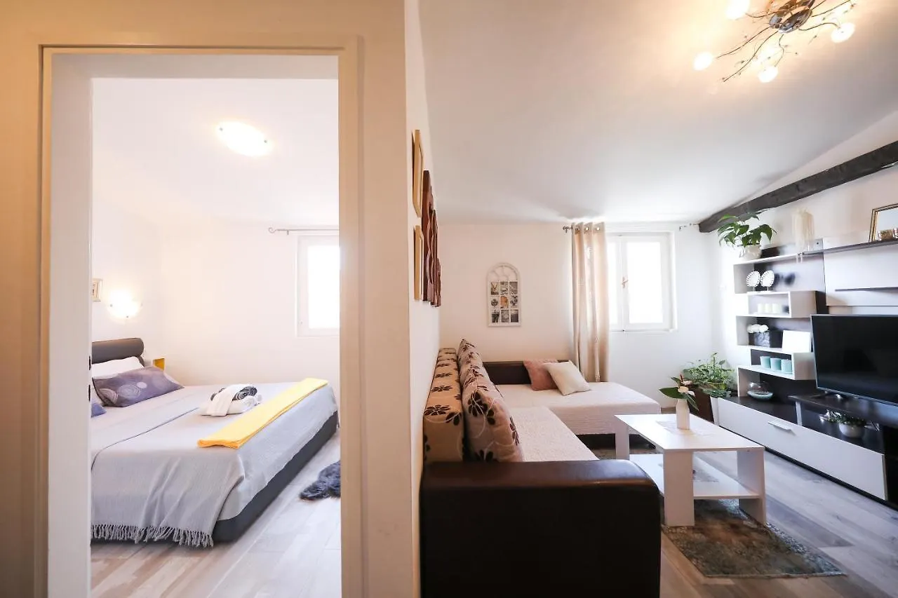 Apartment Rita Zara 0*,  Croazia